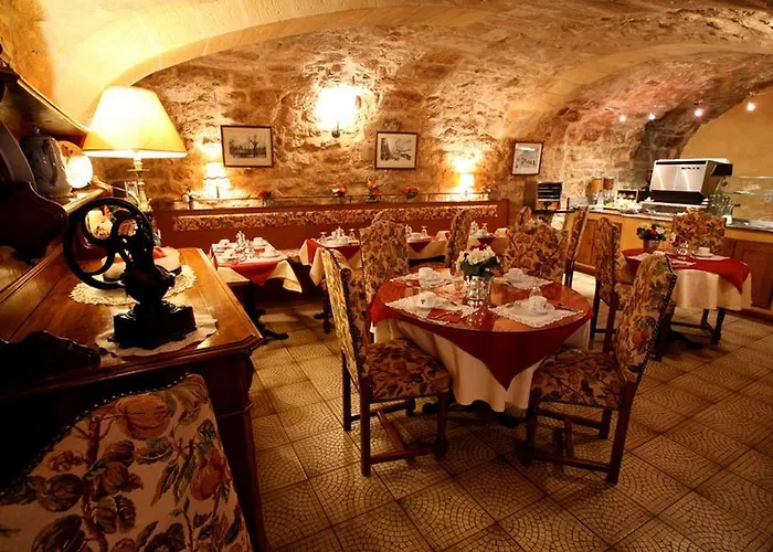 Les Tournelles Hotel