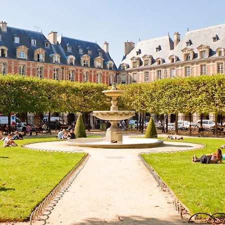 Les Tournelles Hotel 3*