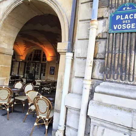 Les Tournelles Hotel Paris