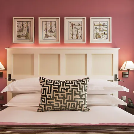 Les Tournelles Hotel