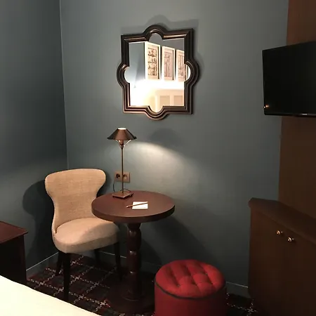 Les Tournelles Hotel