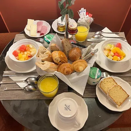 Les Tournelles Hotel 3*