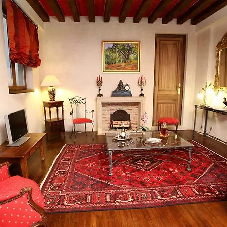 Hotel Les Tournelles 3*