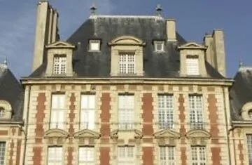 Les Tournelles
