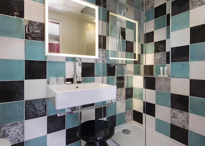 Les Tournelles Hotel Paris