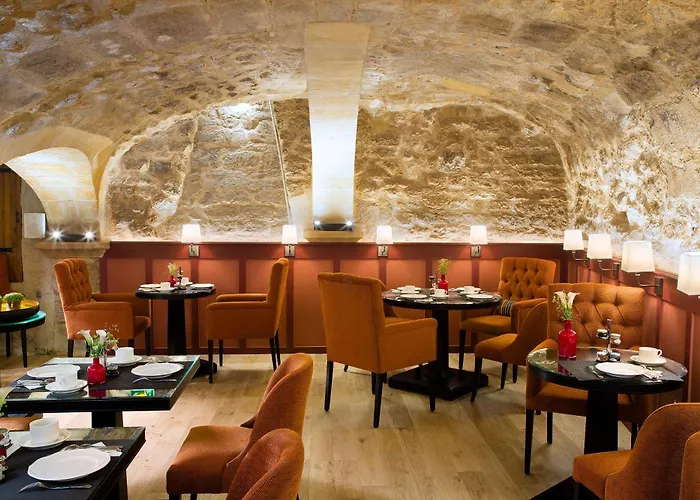 Hotel Les Tournelles Paris