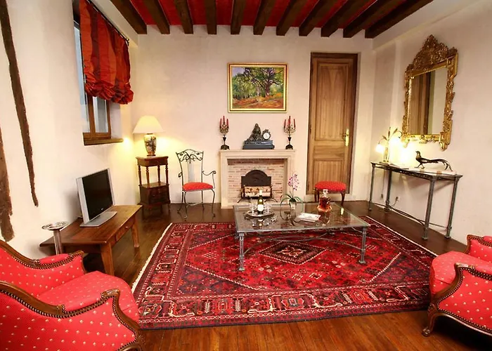 Hotel Les Tournelles 3*