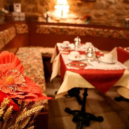 Hotell Les Tournelles 3*