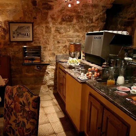 Hotell Les Tournelles Paris