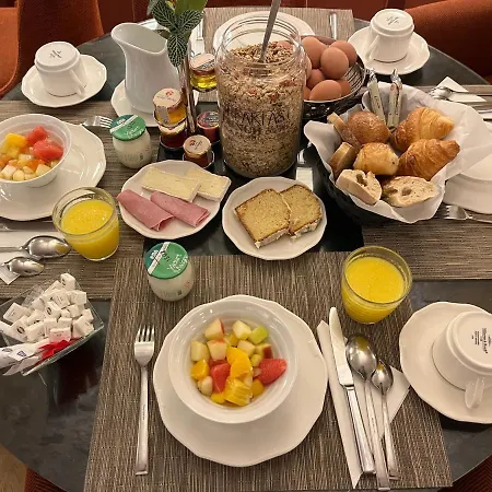 Otel Les Tournelles 3*