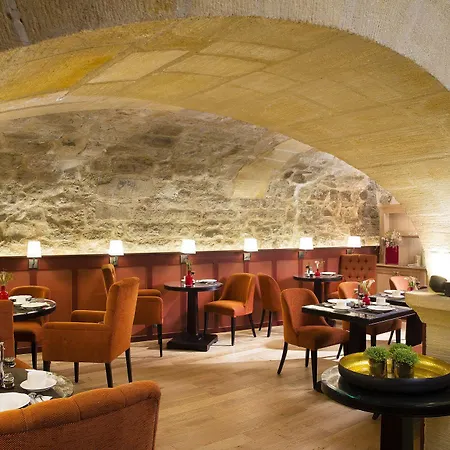 Les Tournelles Otel Paris